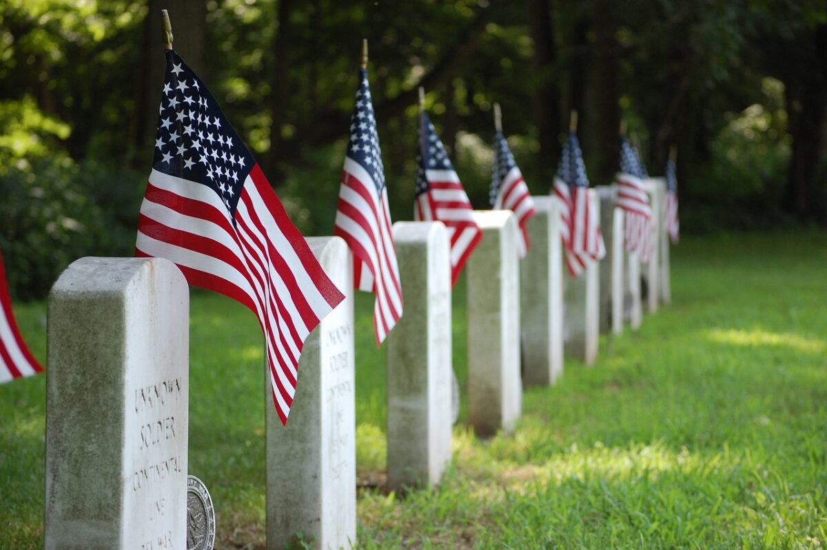 Fallen Veterans Honored In Wreath Laying Ceremony - The Greatest Generation