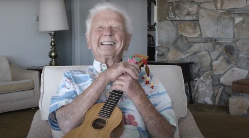WWII Vet Sings God Bless America