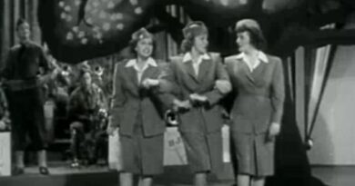 Andrews Sisters. Christmas of Swing